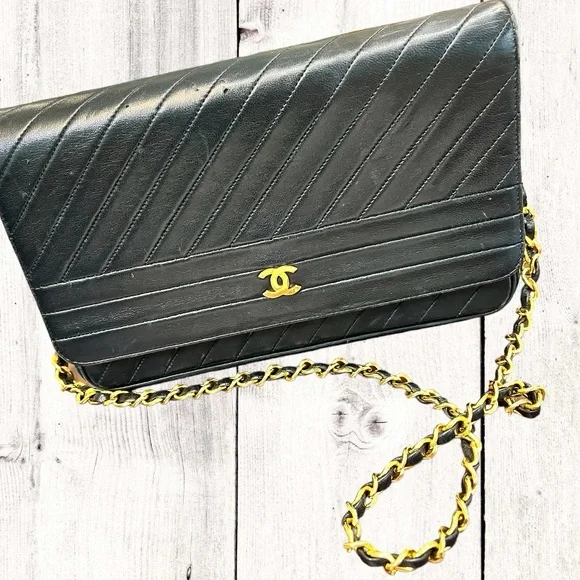 Vintage 1980’s Channel Diagonal Quilted Shoulder Bag with COA - Picture 1 of 16